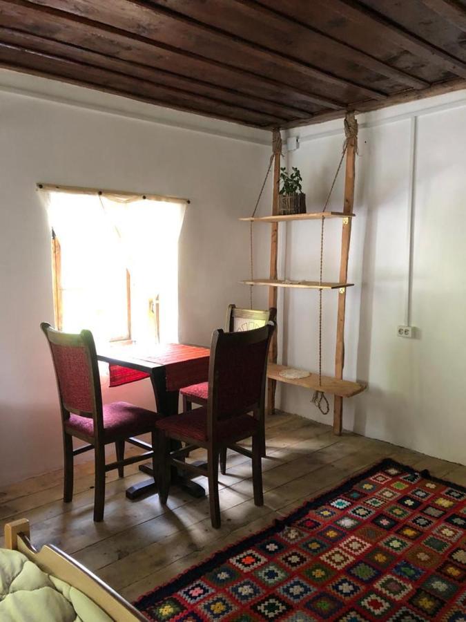 Guesthouse Kujtimi 泰斯 外观 照片