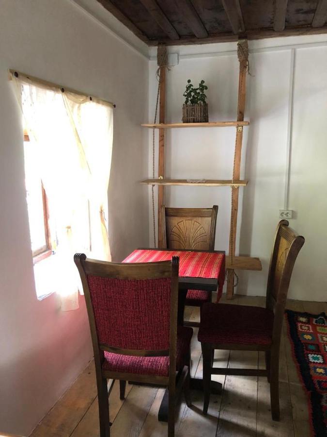 Guesthouse Kujtimi 泰斯 外观 照片