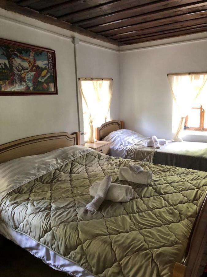 Guesthouse Kujtimi 泰斯 外观 照片