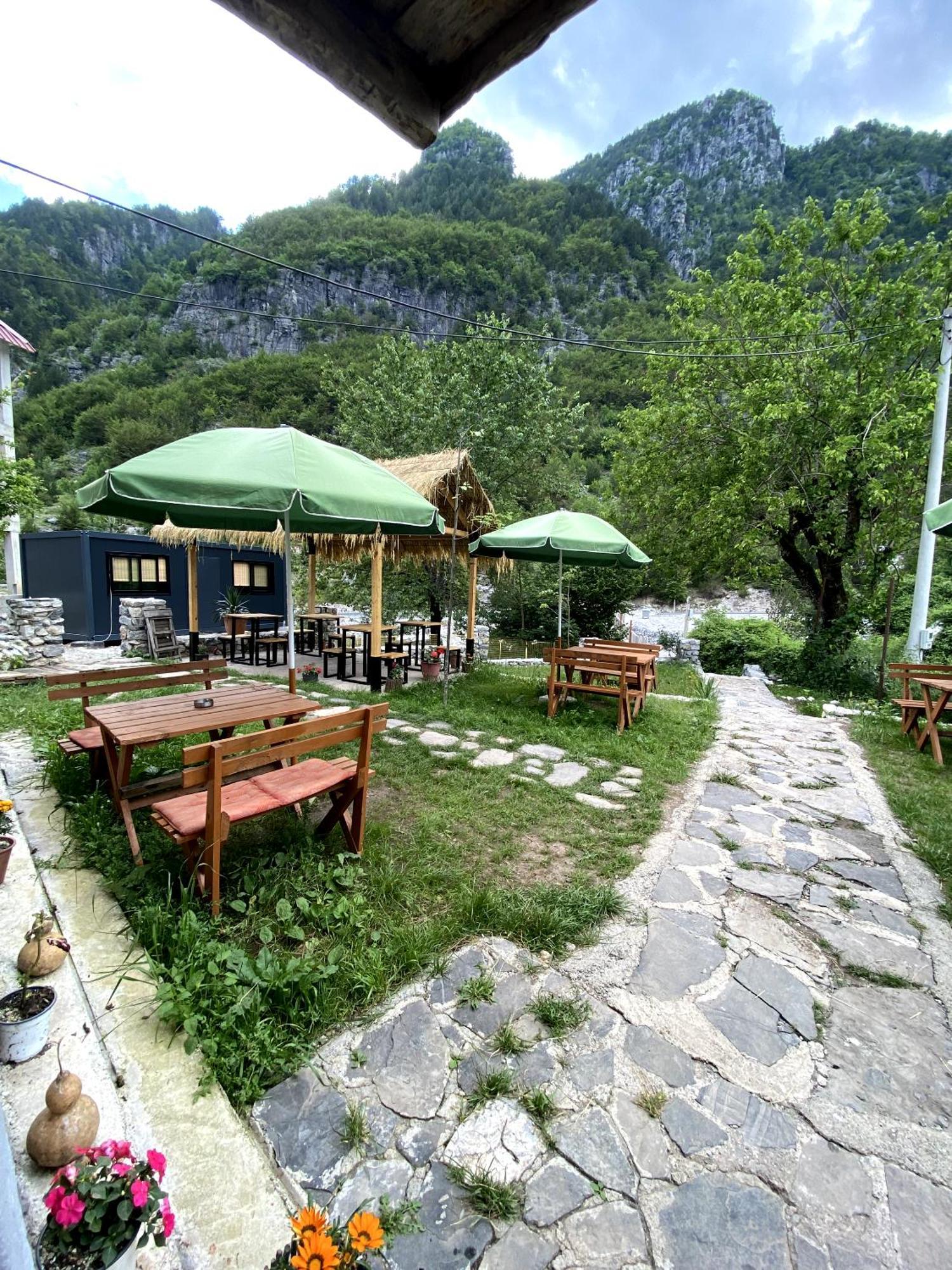 Guesthouse Kujtimi 泰斯 外观 照片