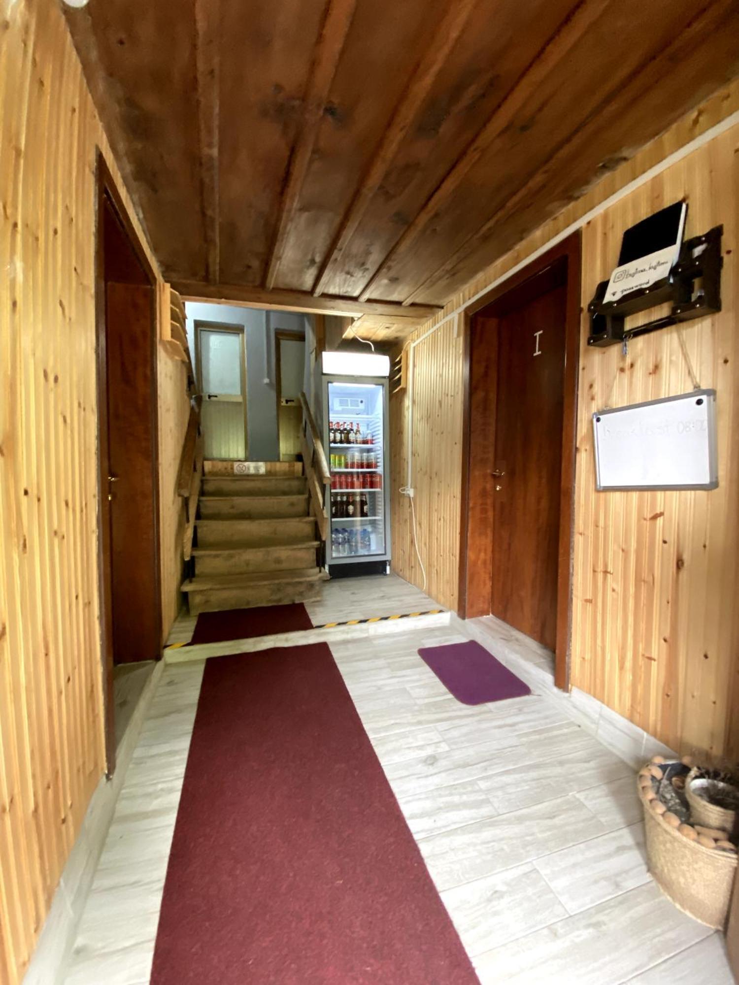 Guesthouse Kujtimi 泰斯 外观 照片